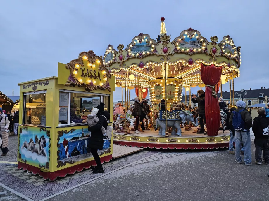 Carrossel no Mercado de Natal de Schönbrunn