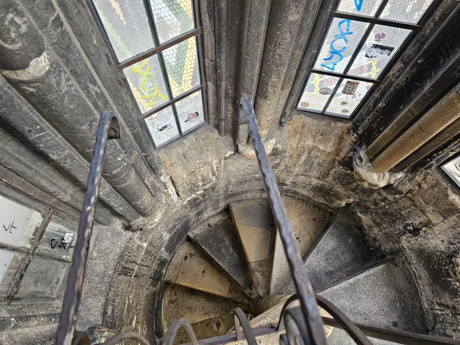 Escadaria da torre sul