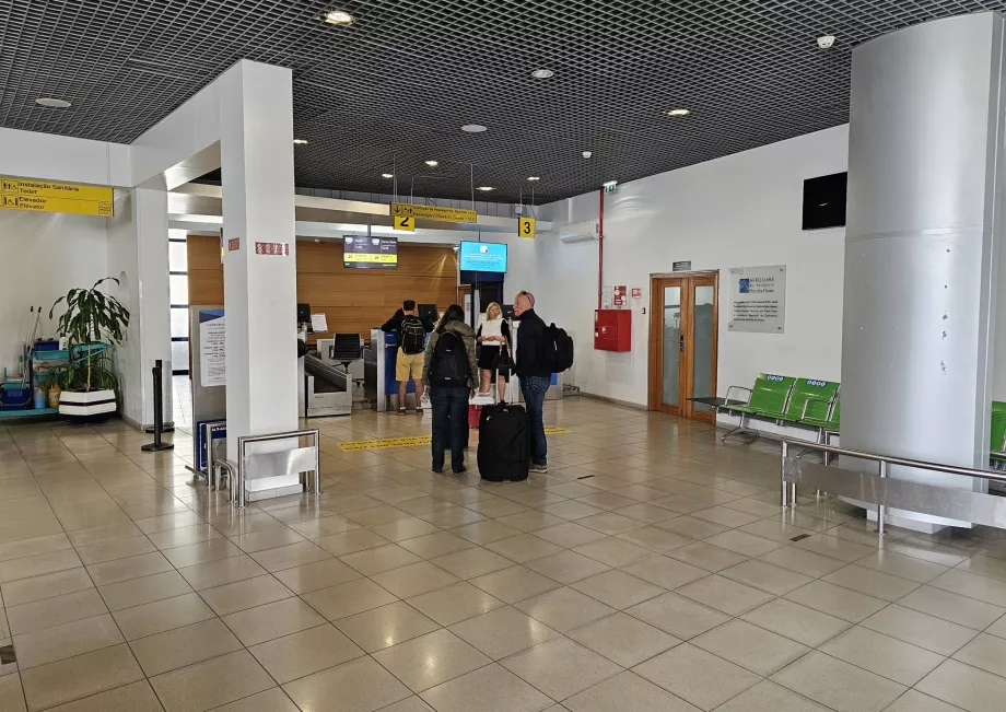 Sala de partidas, Aeroporto das Flores