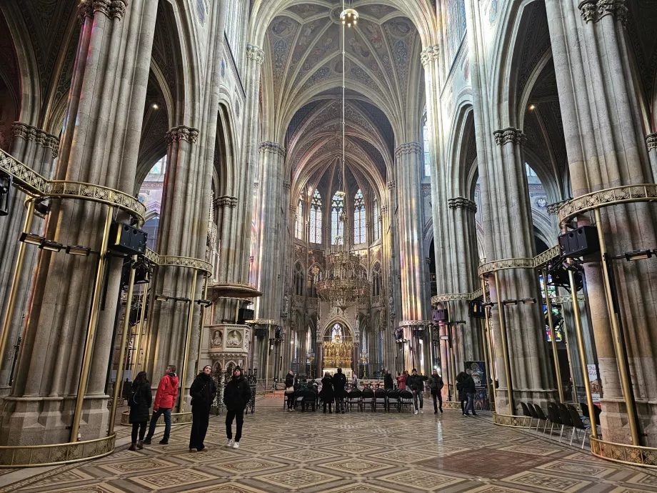 Igreja votiva, interior