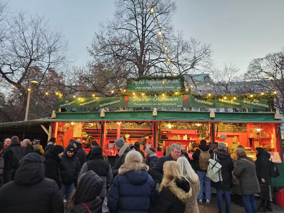 Mercados em frente à Karlskirche