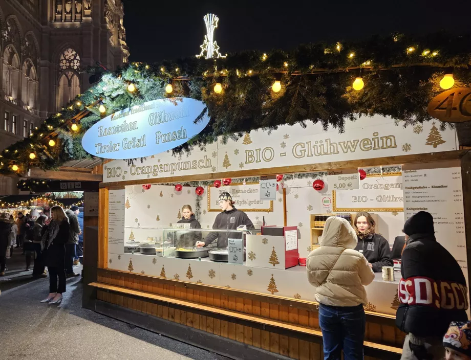 Mercado de Natal em frente à Câmara Municipal