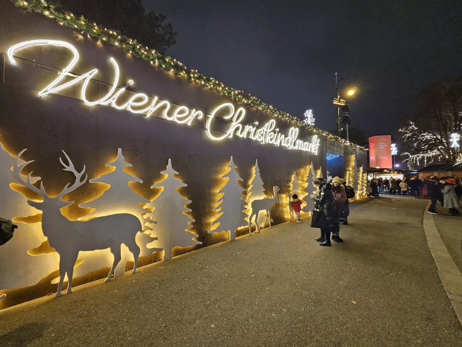 Mercado de Natal em frente à Câmara Municipal