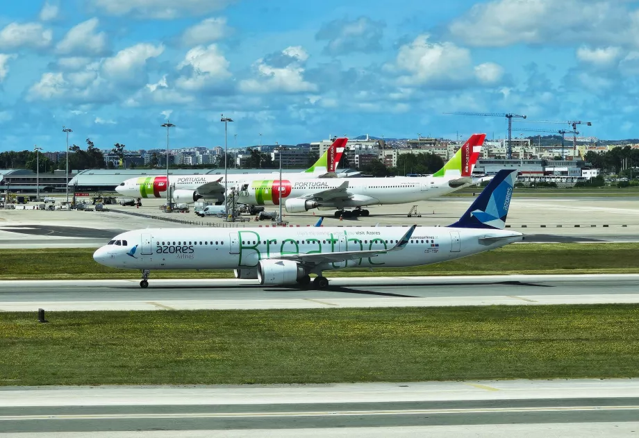 Azores Airlines, Airbus A321 em Lisboa com o sinal "Breathe"