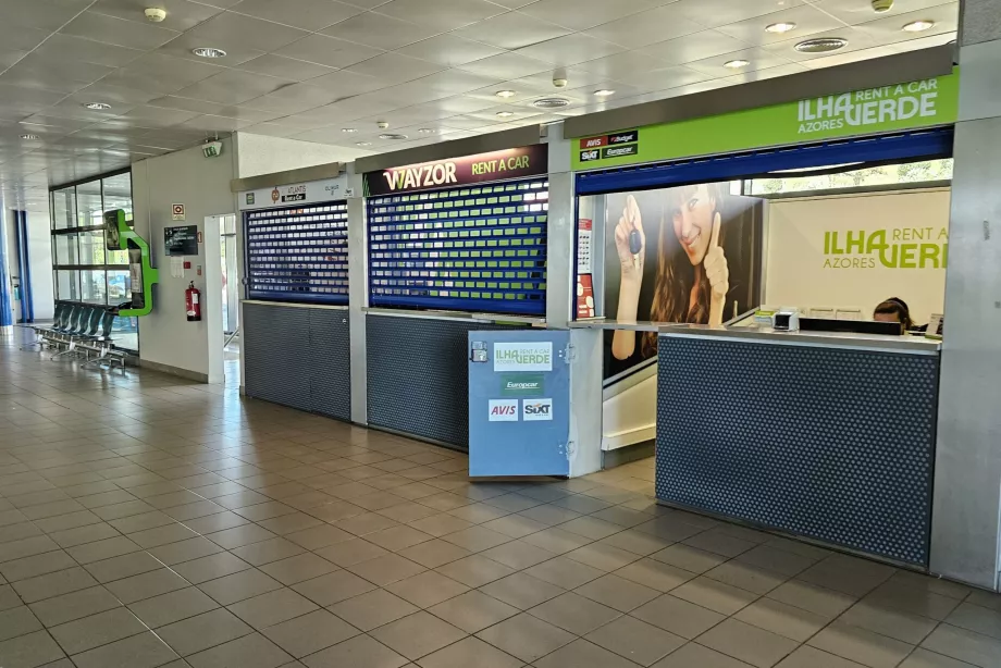 Balcões de aluguer de automóveis, aeroporto da Horta