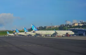 Avião da Azores Airlines no aeroporto de Ponta Delgada