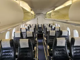 Compartimentos de bagagem e interior Dash 8 Q200