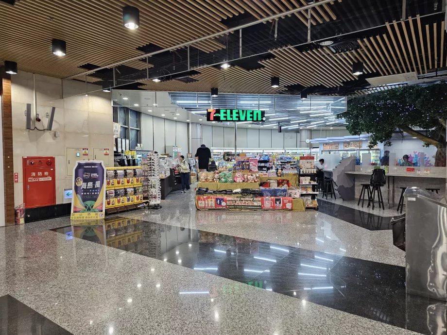 7-Eleven, arrivals hall