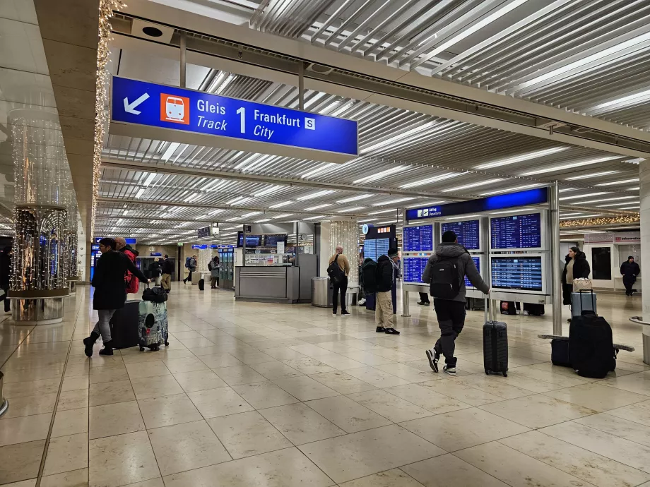 Estação de comboios, aeroporto FRA