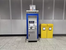Caixa Multibanco do Deutsche Bank, átrio das chegadas, Terminal 1