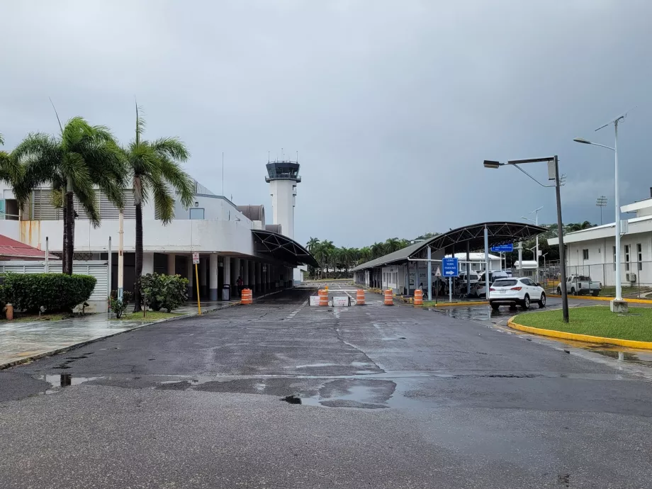 Old terminal and car rental building (right)