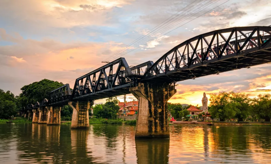 Ponte sobre o rio Kwai