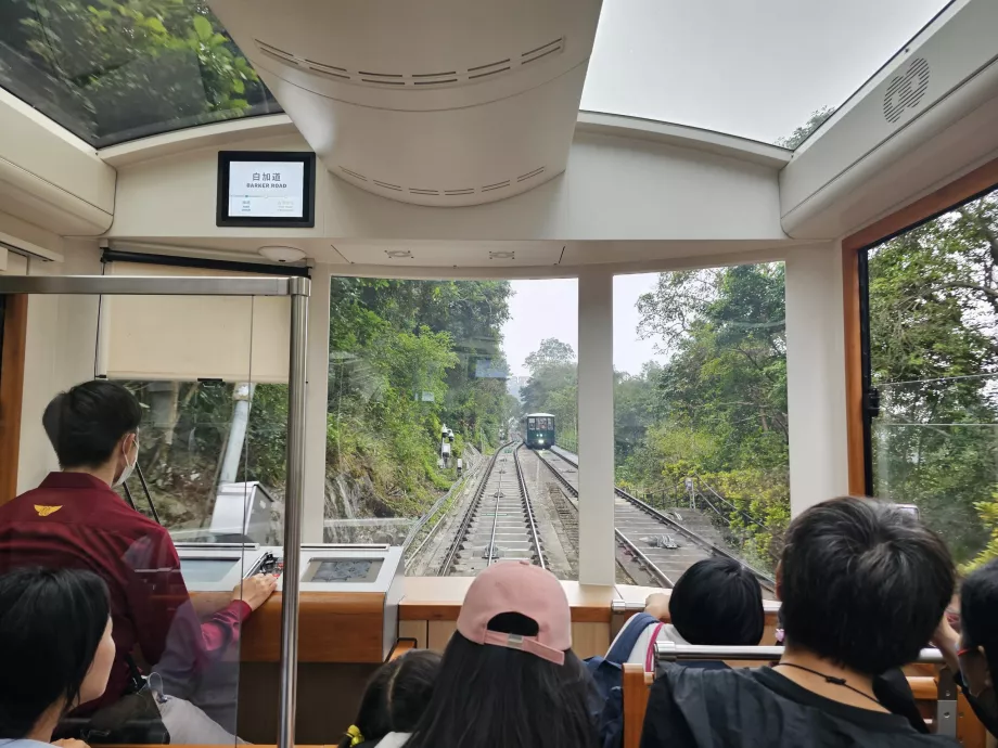 Ultrapassar um teleférico em sentido contrário