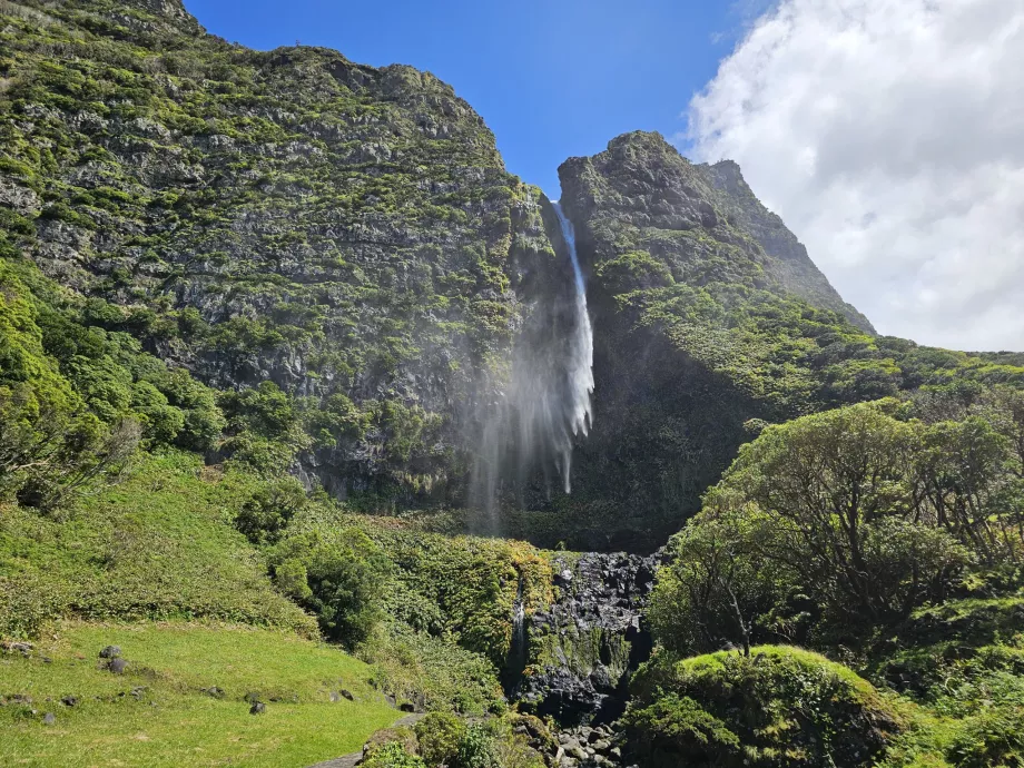 Cascata do Bacalhau ao vento