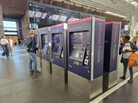 Máquinas de venda automática na estação principal (apenas nos comboios VY)