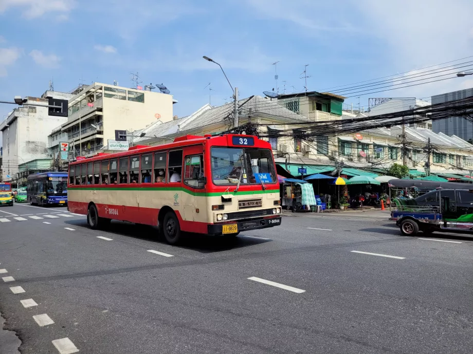 Autocarro não condicionado