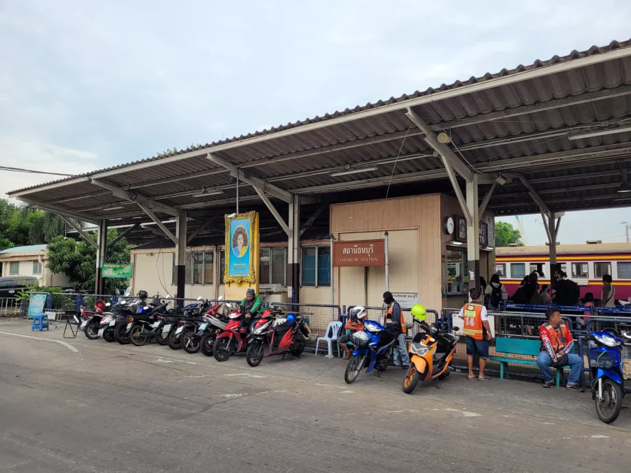 Estação Ferroviária de Thonburi