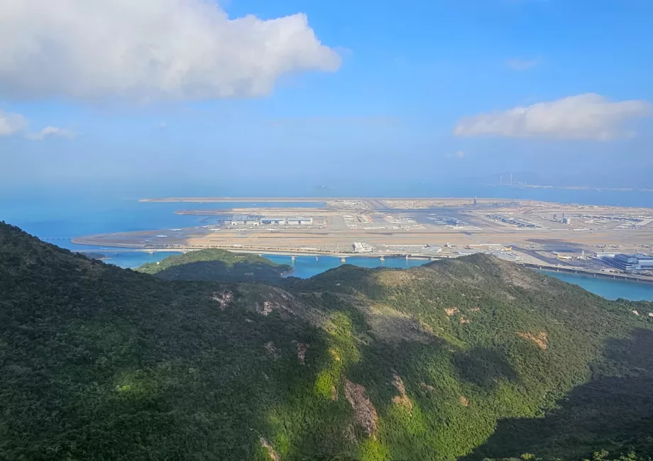 Vista do teleférico para o aeroporto de HKG