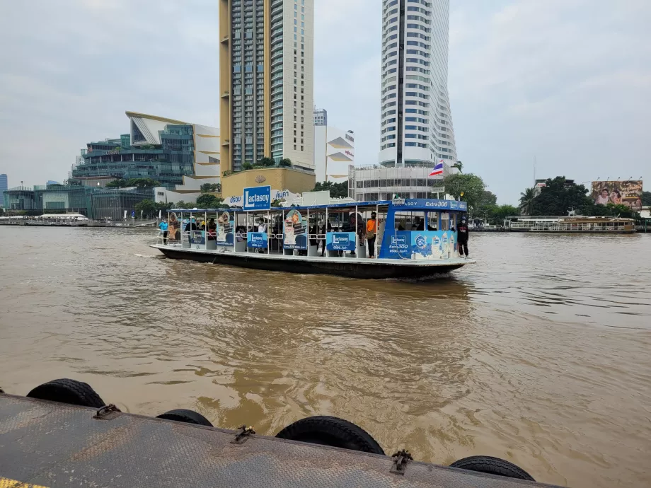 Ferry de Si Phraya