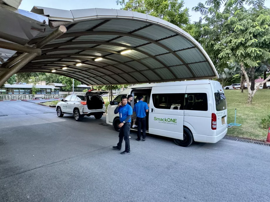 Minivan e táxi do aeroporto de Samui USM