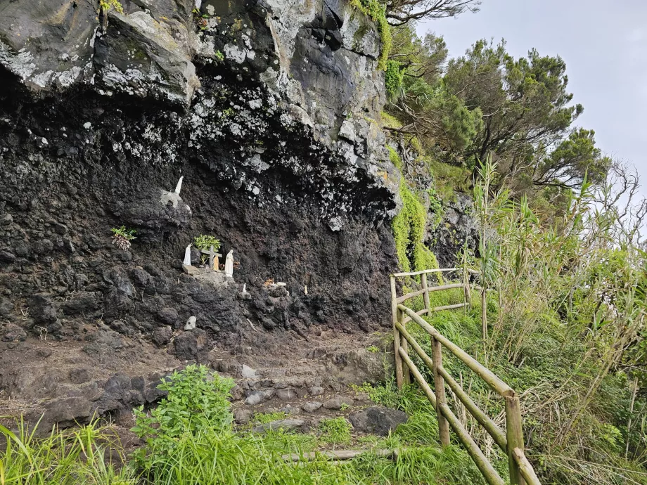 Capela da gruta da Faja do Lopo Vaz