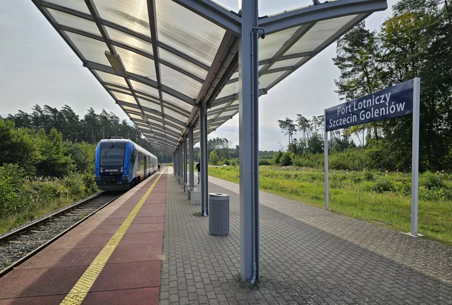 Comboio para o aeroporto de Szczecin