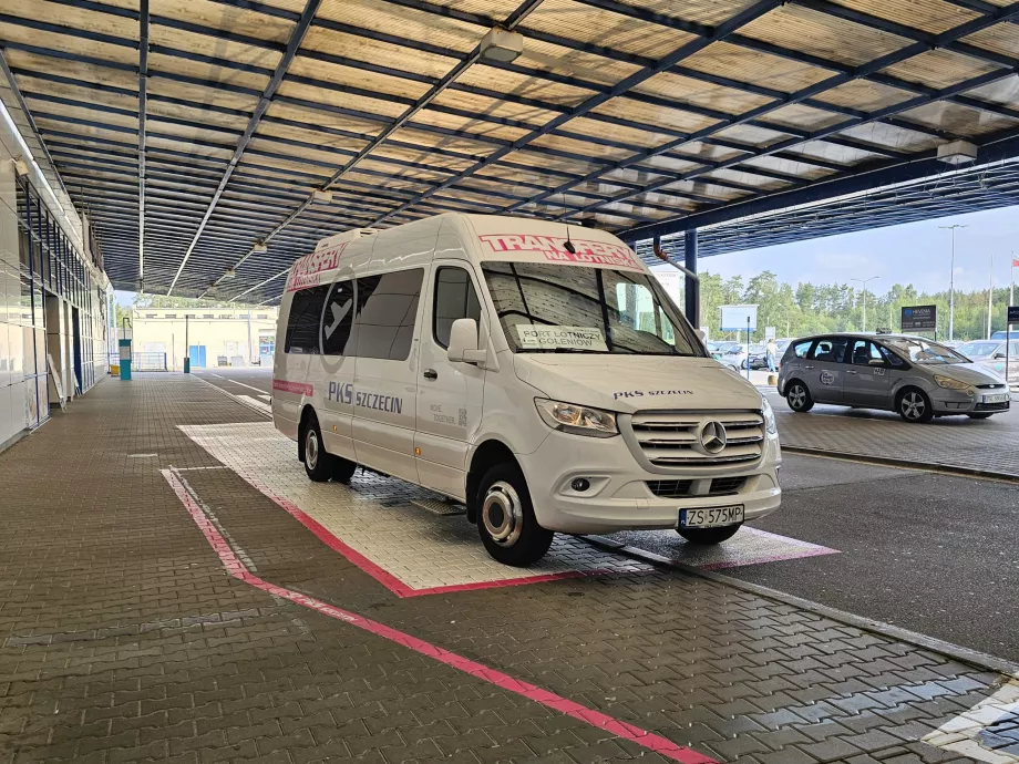 Autocarro no aeroporto de Szczecin