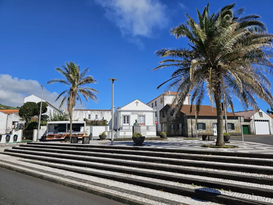 Praça em Santa Cruz das Flores