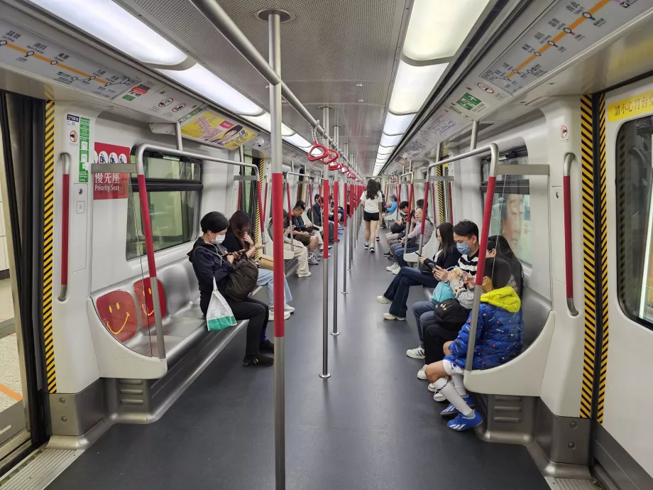 Interior do Metro de Hong Kong