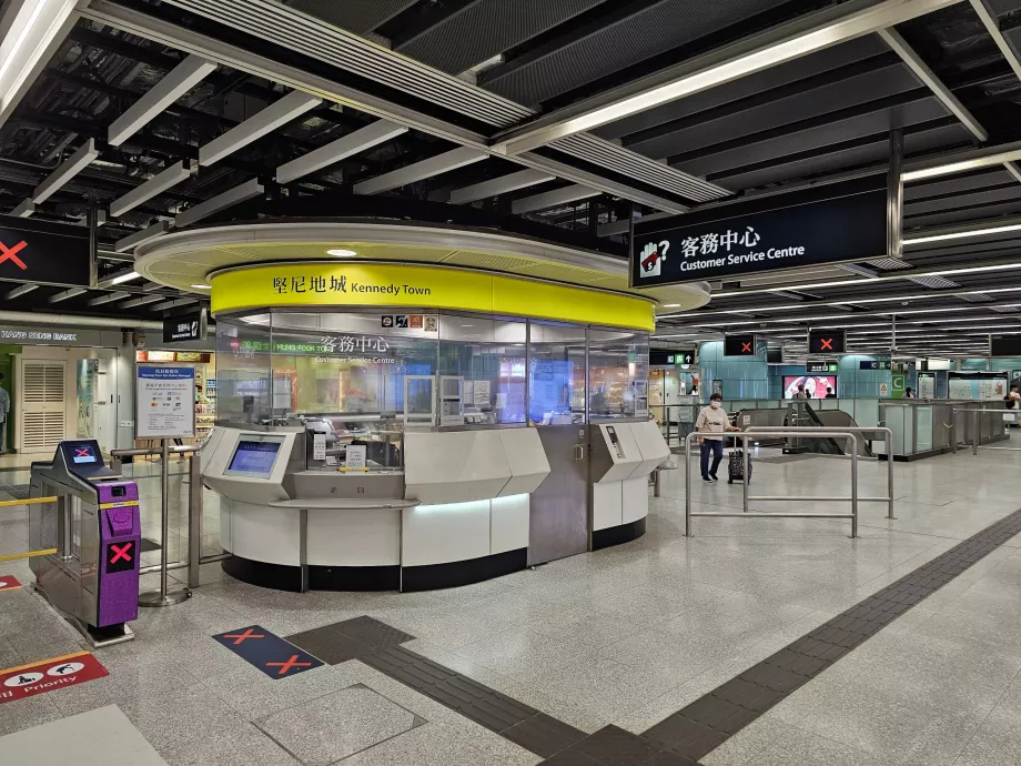 Stand de venda do Octopus Card na estação de metro