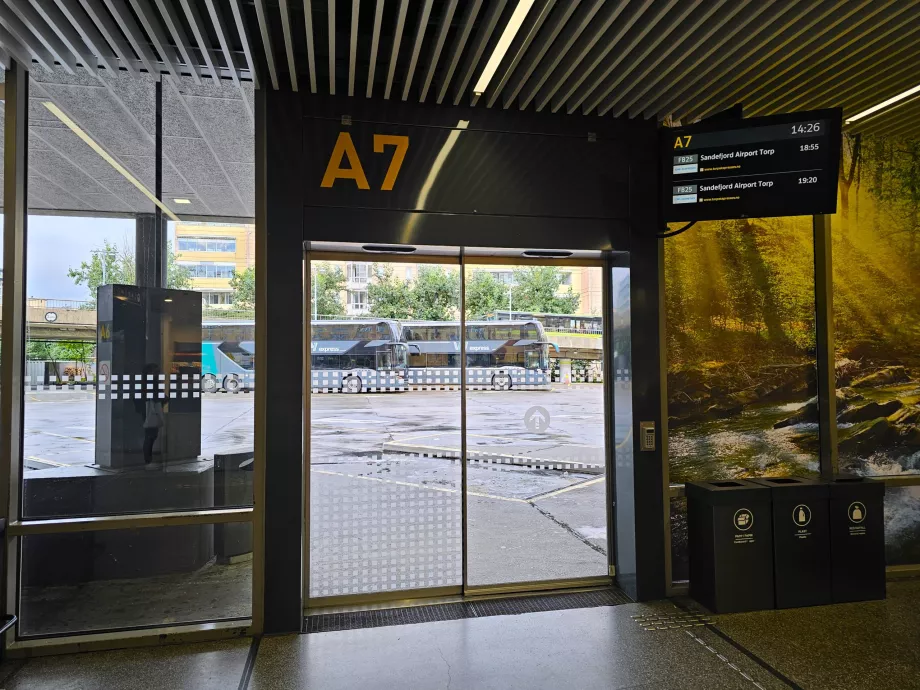 Paragem A7 na estação central de autocarros de Oslo