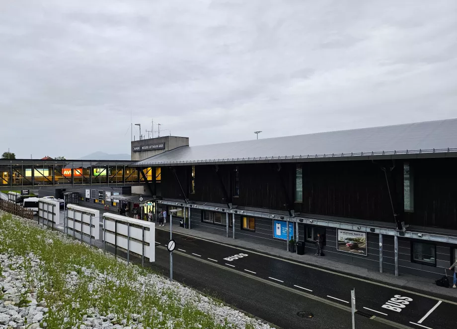 chegada pelo aeroporto de Molde