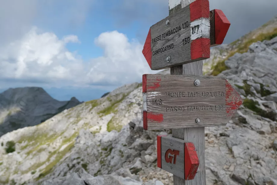 Sinalética nos Alpes Apuanos