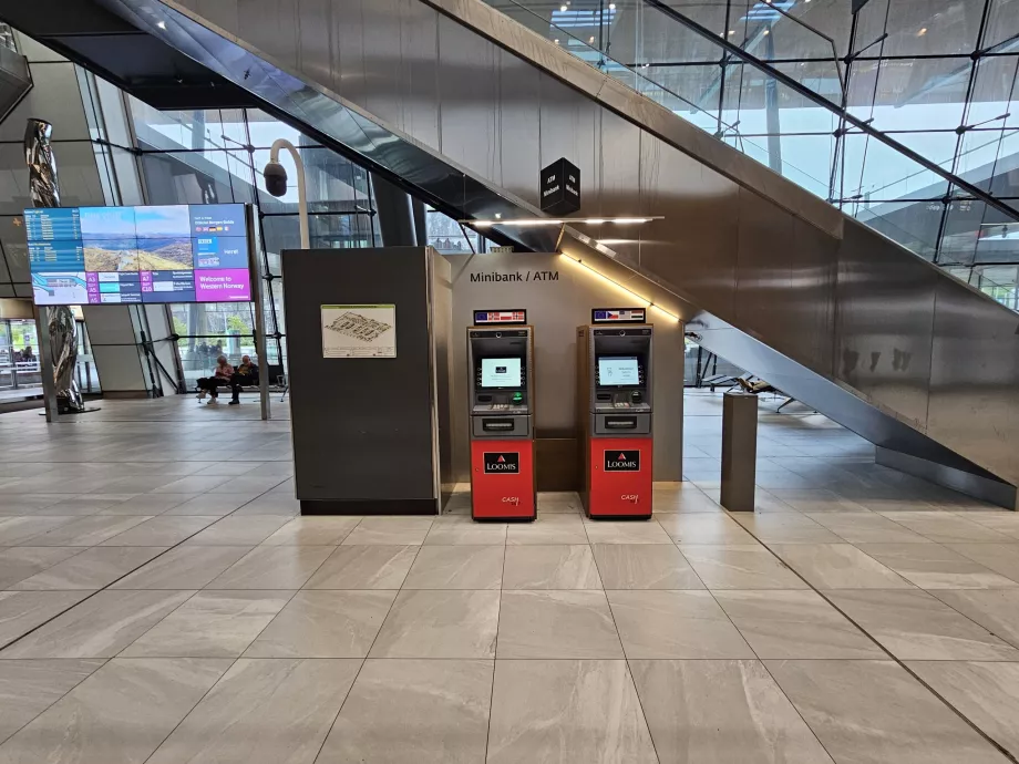 Caixas automáticos no aeroporto de Bergen