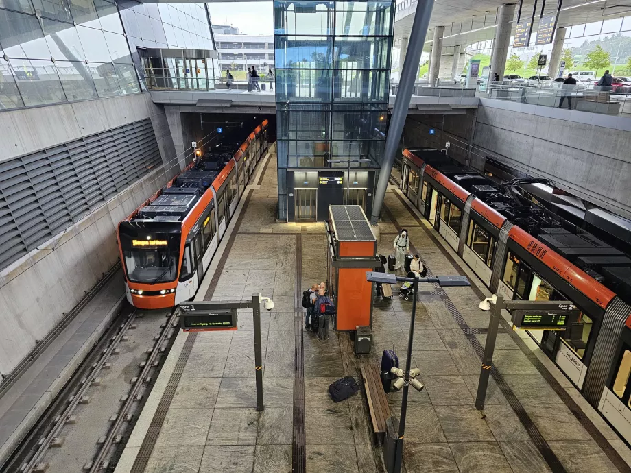 Paragem de elétrico no metro