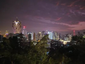 Vista nocturna de Macau