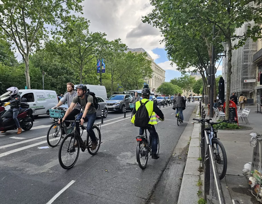 Andar de bicicleta em Paris