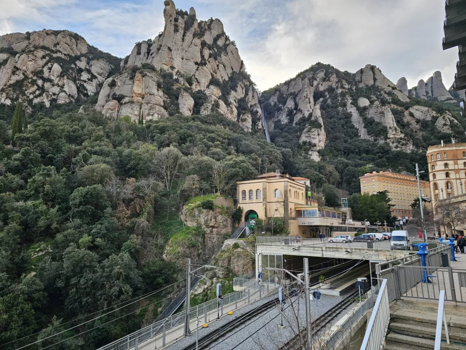 Estação de teleférico no Mosteiro de Montserrat