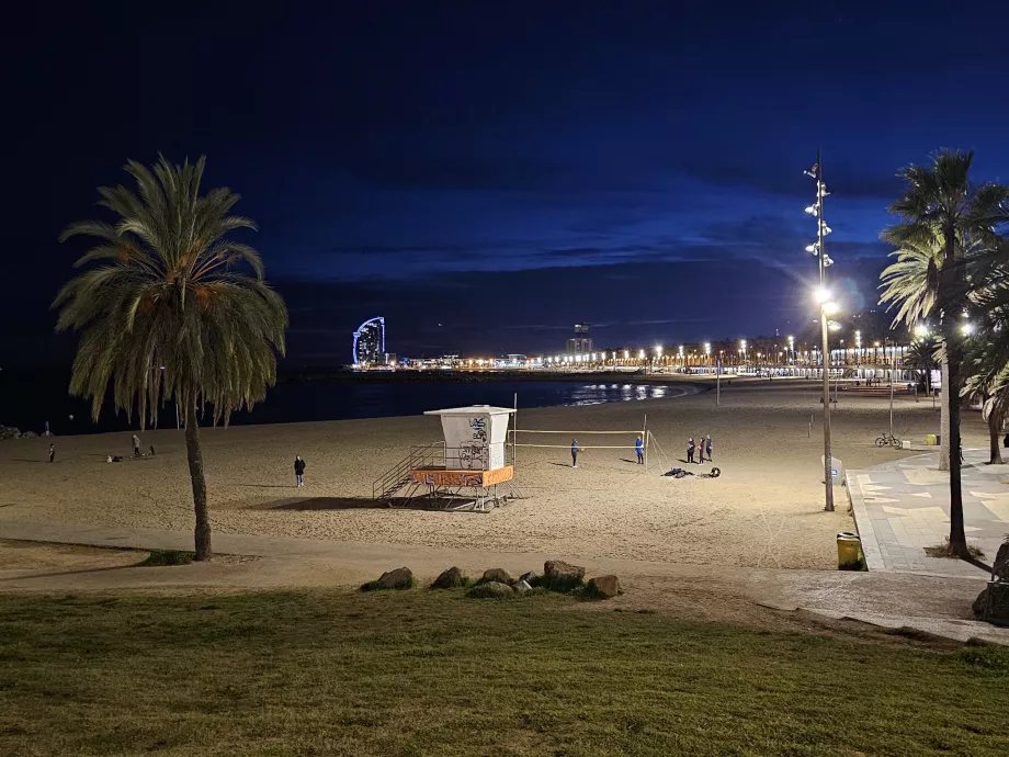 Praia nocturna de Barceloneta