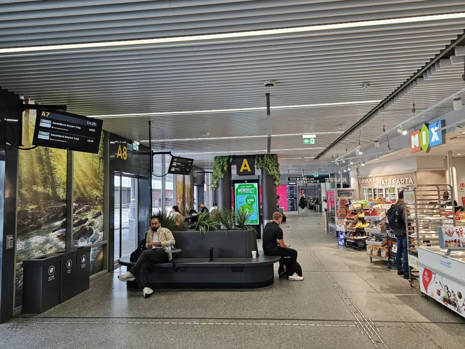 Sala de espera na estação de autocarros de Oslo