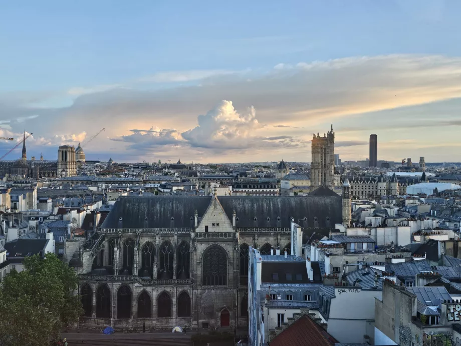 Vista de Notre-Dame a partir do Centro Pompidou