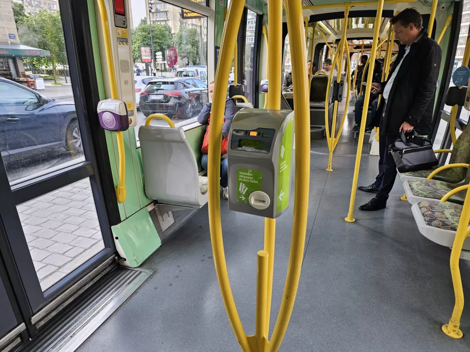 Validadores de bilhetes no elétrico