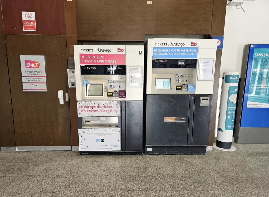 Máquinas automáticas nas estações RER