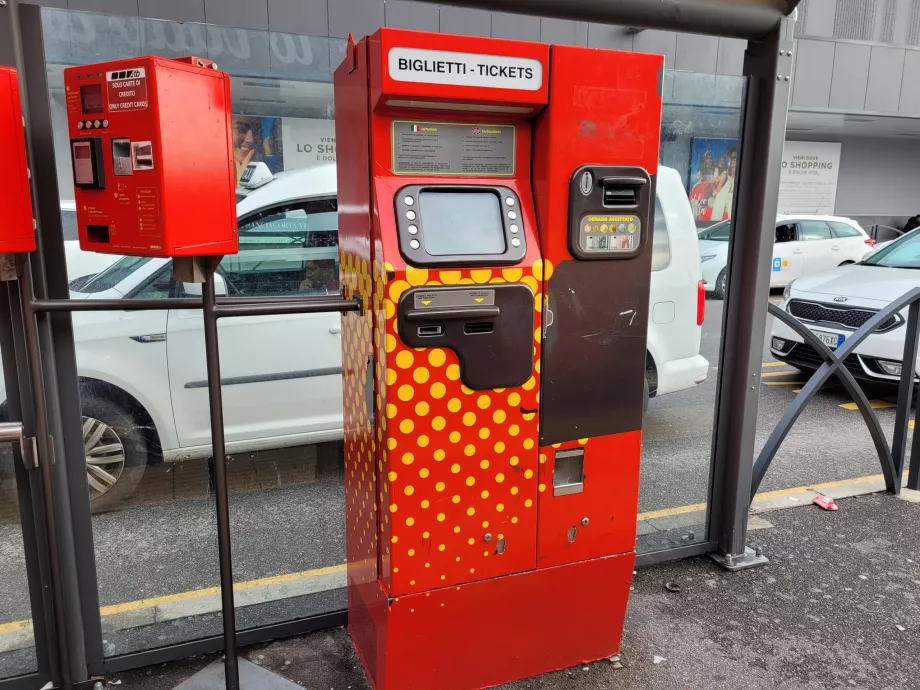 Máquina de venda de bilhetes da empresa de transportes de Bergamo