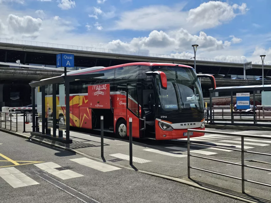 Autocarro para a Disneylândia, Terminais 2E e 2F