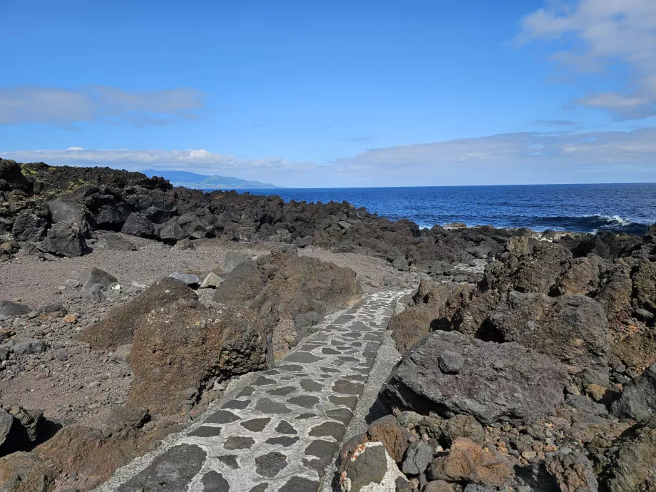 Lajido, o caminho para as Piscinas naturais