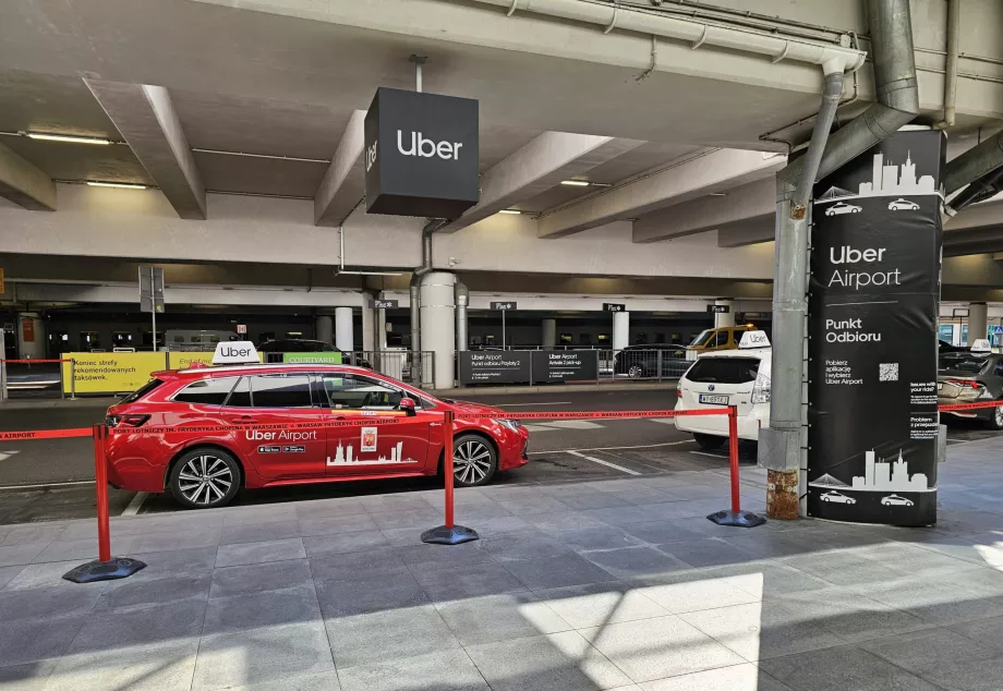 Paragem da Uber no aeroporto de Varsóvia