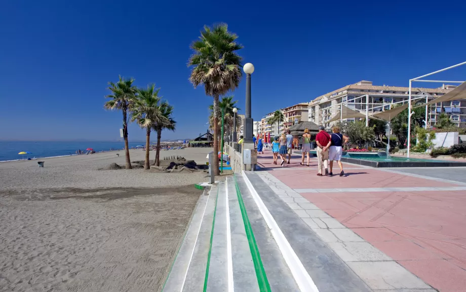 Passeio marítimo em Estepona