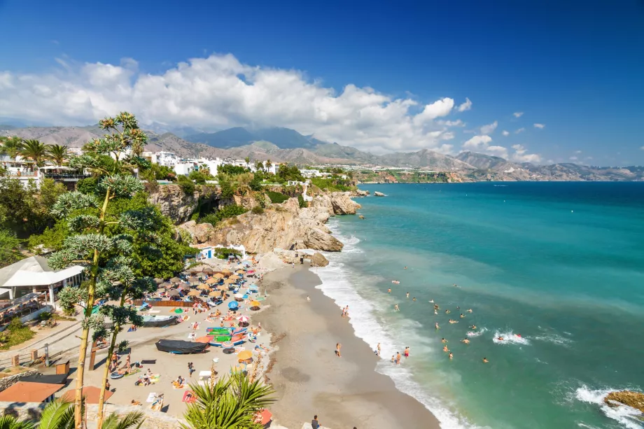 A costa rochosa de Nerja