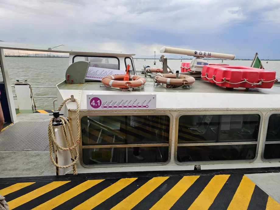 Marcação de linhas no costado do barco